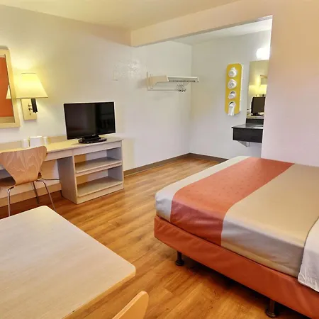 Travelodge By Wyndham Brattleboro Vt-2