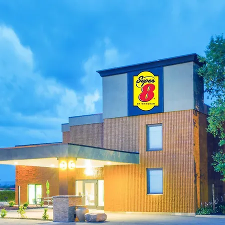 Super 8 By Wyndham Plattsburgh-3