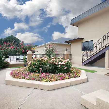Days Inn By Wyndham Ruston La-3