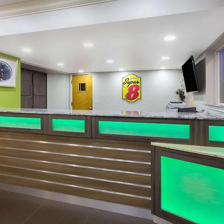Super 8 By Wyndham Fortuna-3