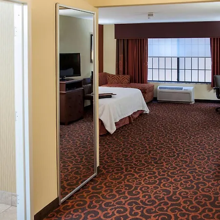 Hampton Inn & Suites Watertown-3