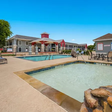 Clarion Pointe-2