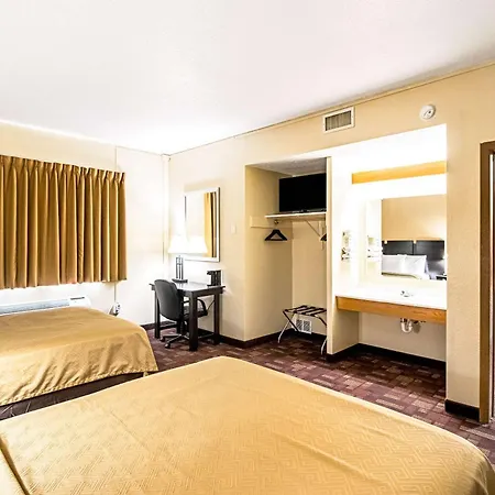 Econo Lodge Watertown-3