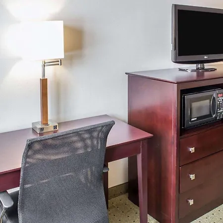 Econo Lodge Ames-2