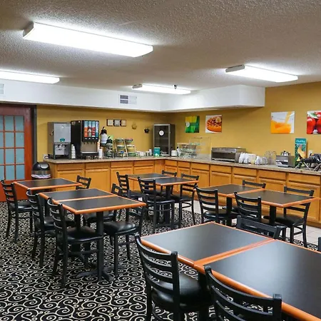 Quality Inn & Suites Watertown Near Prairie Lakes Ice Arena-3