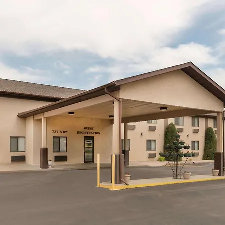 Baymont By Wyndham Hot Springs-2