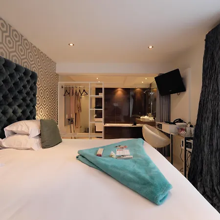 Zest Boutique Hotel By The Living Journey Collection-3