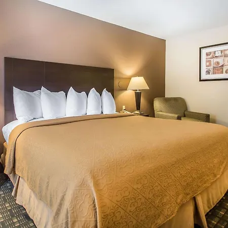 Quality Inn & Suites Decorah-2