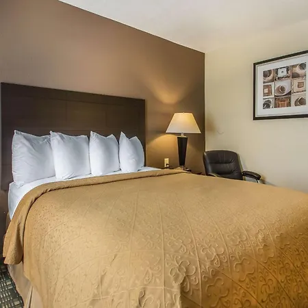 Quality Inn & Suites Decorah-3