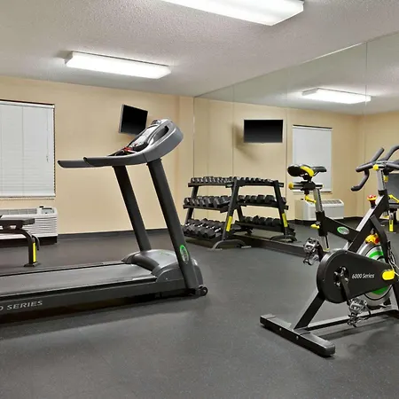 Baymont By Wyndham Rocky Mount-2