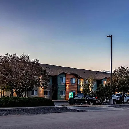 Quality Inn & Suites Pueblo West-3