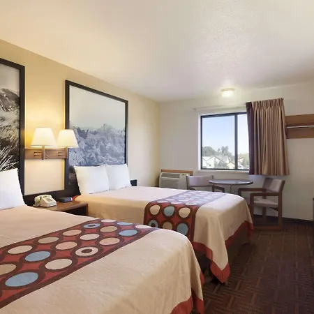 Super 8 By Wyndham Wall-2