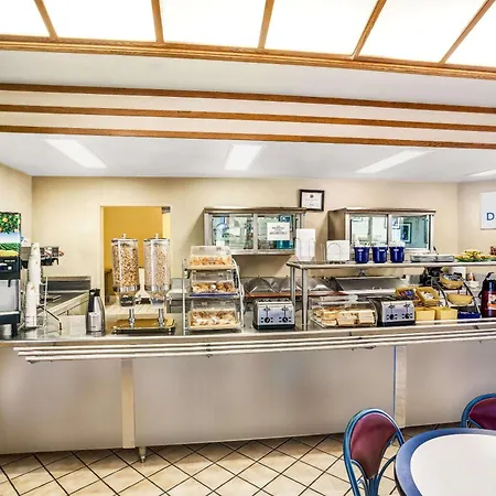 Days Inn & Suites By Wyndham Fullerton-3