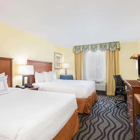 Baymont By Wyndham Savannah Midtown-2