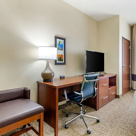 Comfort Inn & Suites Salina North-2