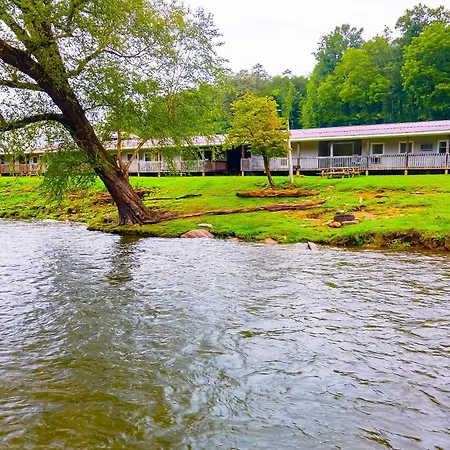 Lloyd'S On The River Country Inn By Oyo-2