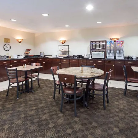 Ramada By Wyndham Bettendorf-2