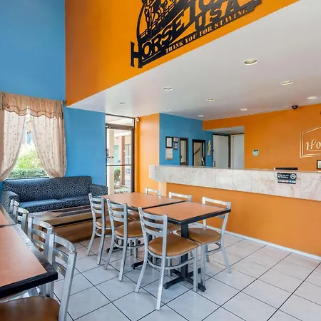 Howard Johnson By Wyndham Norco-2