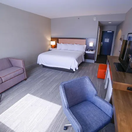 Hampton Inn & Suites Forest City-3