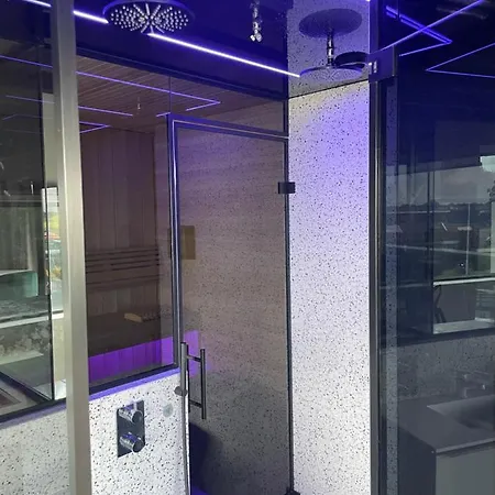 Above And Beyond - Luxe Suite Met Sauna En Stoomdouche-3