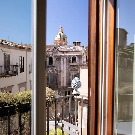 Sui Tetti di Balarm Boutique Rooms-2