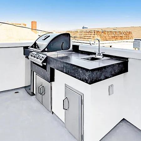 Luxe Balboa Peninsula Condo W Gourmet Kitchen And Epic Rooftop Deck-3