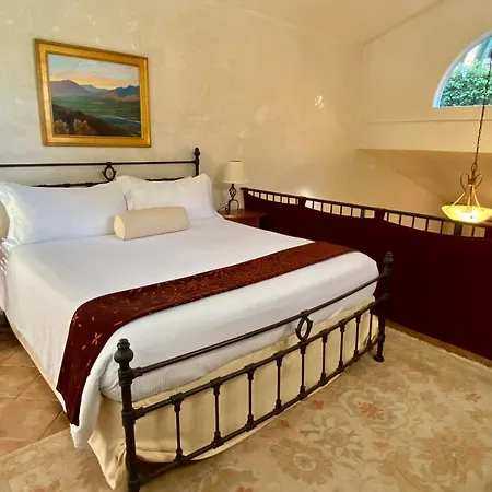 The Emerald Iguana Inn-3