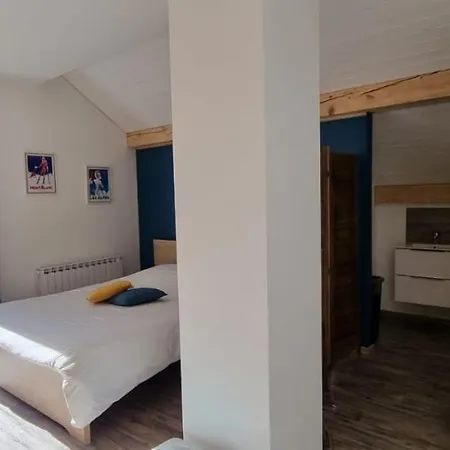 Mont Bivouac, chambre,entrée et Sdb privée,balcon vue MtBlanc-2