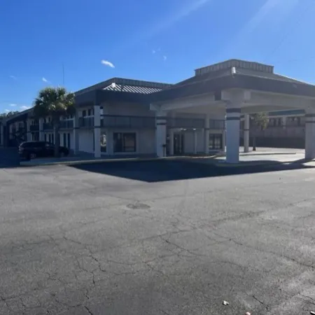Clarion Pointe-3