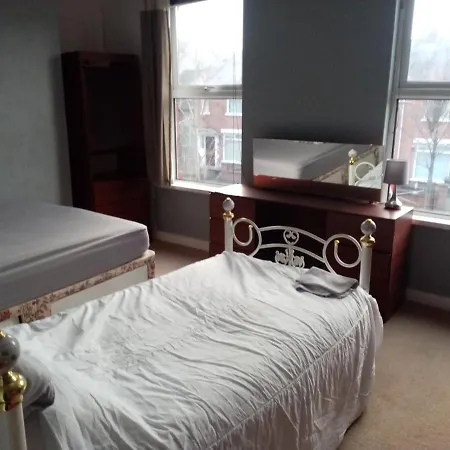 East Belfast Rooms Available Long Or Short Term Accommodation-2