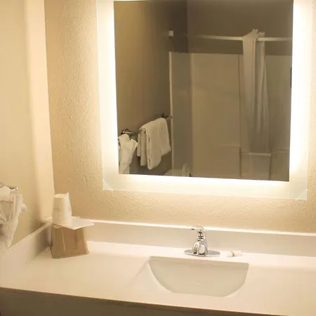 Super 8 By Wyndham Prosser Tri-Cities-3
