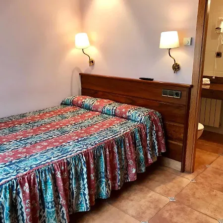 Hostal Les Fonts-3