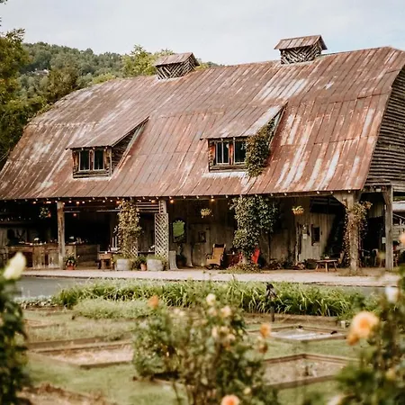 The Mast Farm Inn-2