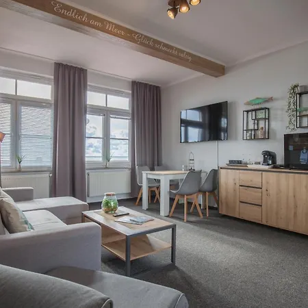 AKZENT Strandhotels Seestern, Delphin&Lachs-2