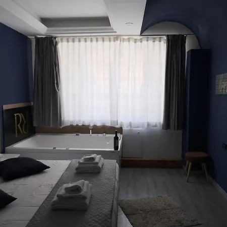Royalty Rooms & Spa-3