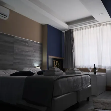 Royalty Rooms & Spa-2