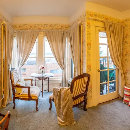 Clementine'S Guest House & Vacation Rentals-2