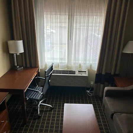 Quality Inn & Suites Bradford-3