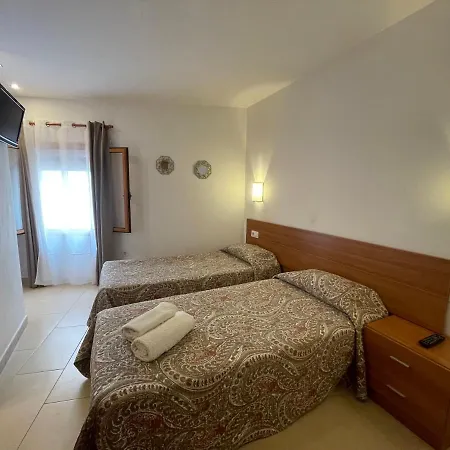 P&R Hostals Codolar-2