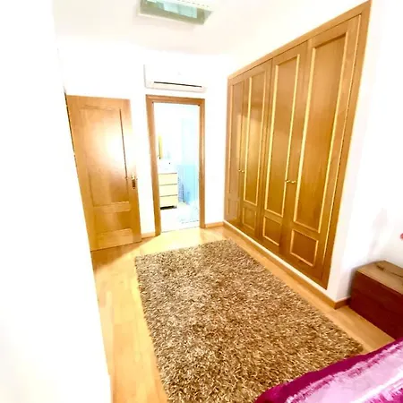 Roni Rooms-2