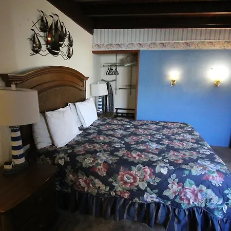 Edgewater Beach Inn & Suites-2