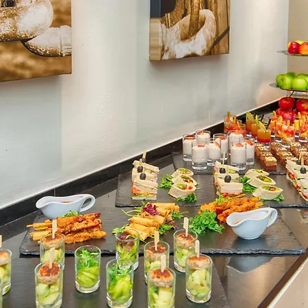 Leonardo Hotel Hamburg Airport-3