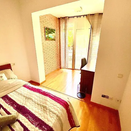 Roni Rooms-3