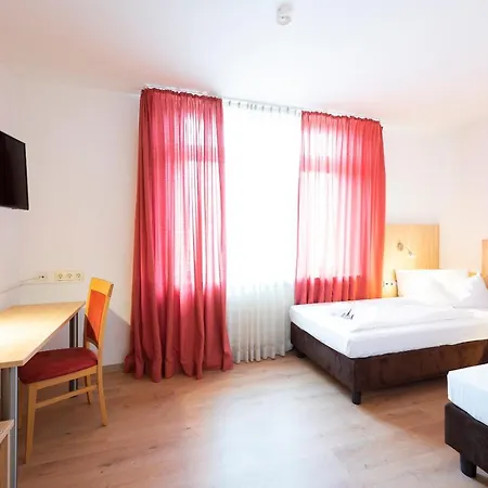 Hotel Astoria Am Urachplatz-3