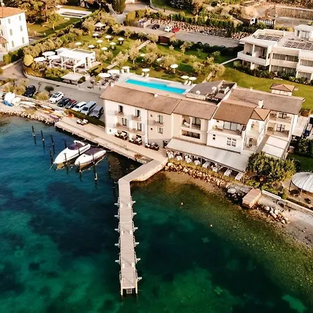 Bella Hotel&Restaurant with private dock for mooring boats-3