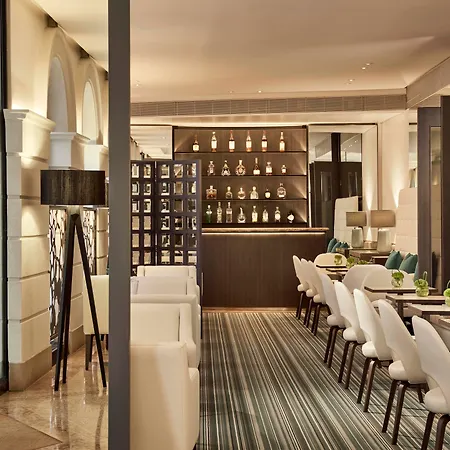 Como The Halkin-3
