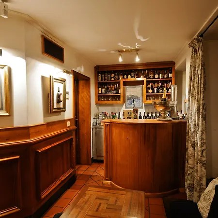 Lawrences Hotel-3