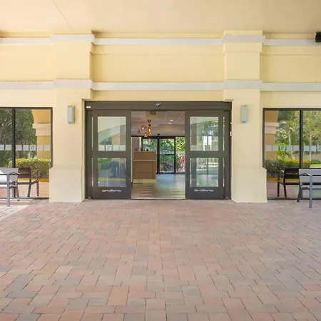 Holiday Inn & Suites Boca Raton - North-2