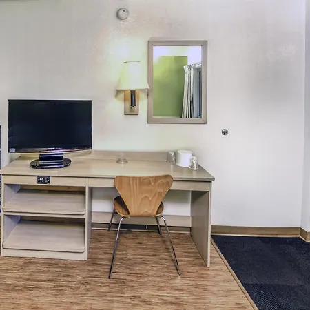 Motel 6 Colorado Springs, Co - South/Metro Area-3