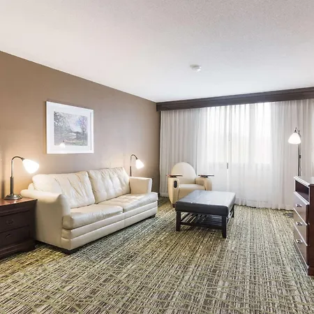 Clarion Hotel & Suites-3